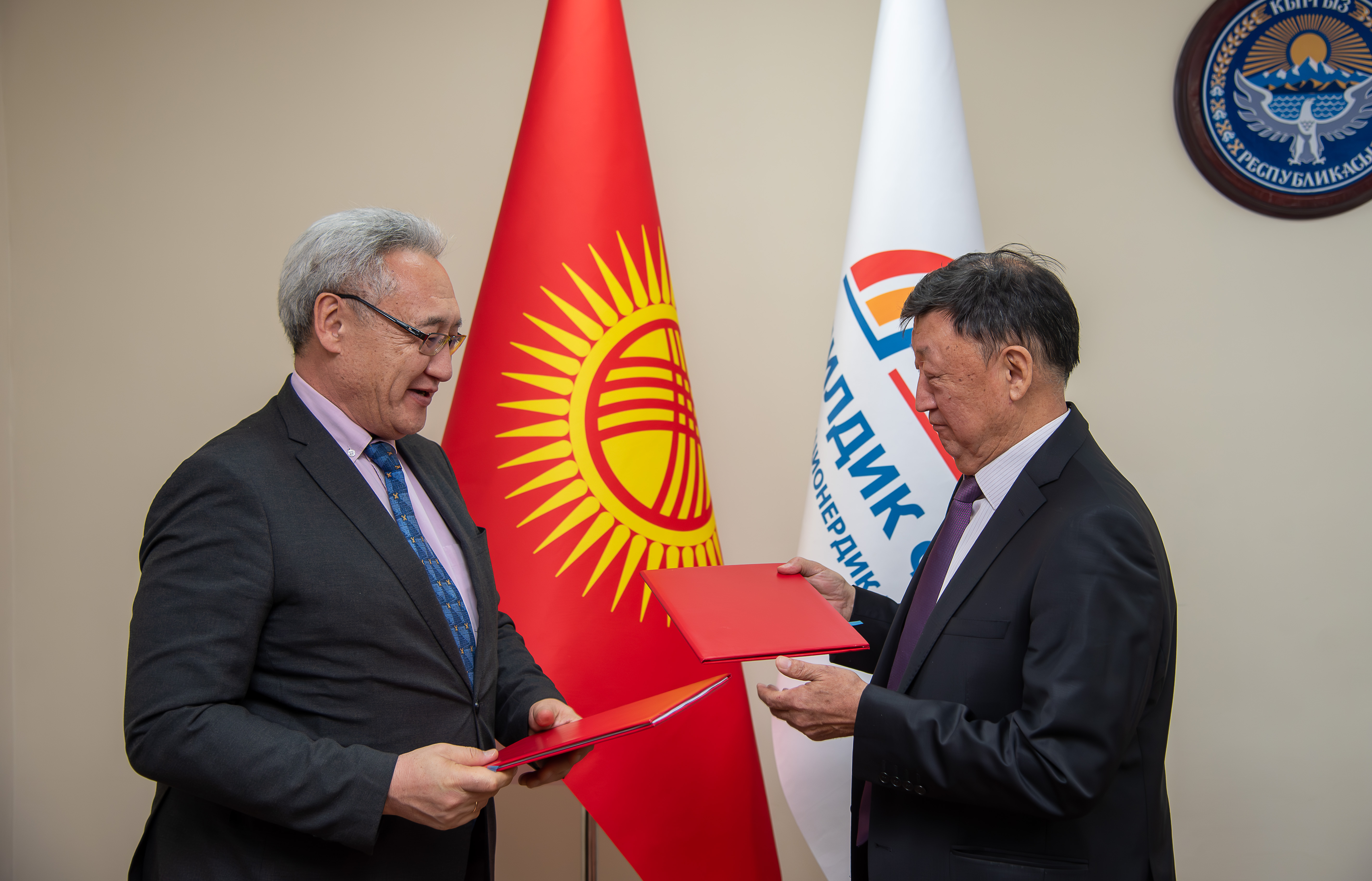 On the signing of a cooperation agreement between the Hungarian-Kyrgyz Development Fund and OJSC Guarantee Fund